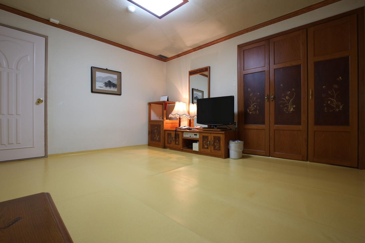 Lake Hills Hotel Songnisan Boeun ภายนอก รูปภาพ